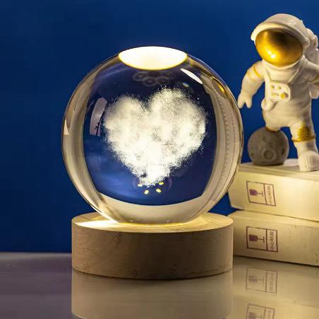 Lámpara Esfera de Cristal con Base de Madera – VientoSur - Imagen 7